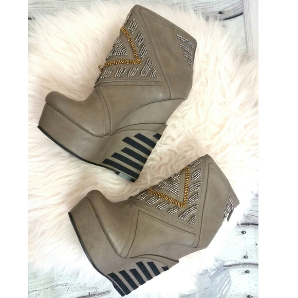 Michael Antonio Studio Cass Taupe Beaded Wedge 6 - Picture 4 of 8